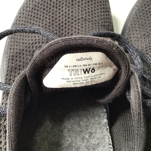 Allbirds Tree Runner in Charcoal Size 6. - Picture 8 of 10